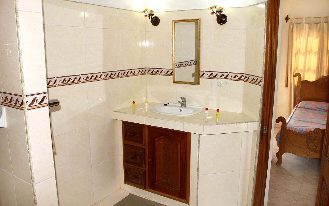 12BathRoom1-1