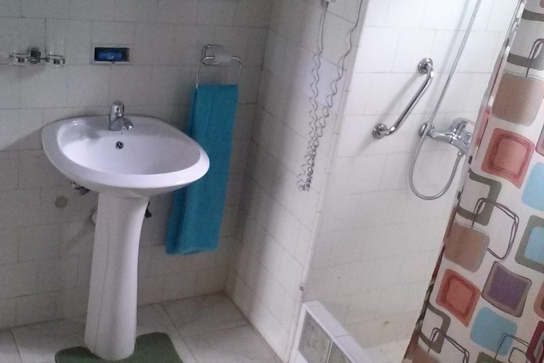 Bathroom-one-e1553714109935